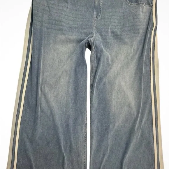 HALARA Blue Wide-Leg Jeans with White Accent - Picture 3 of 9